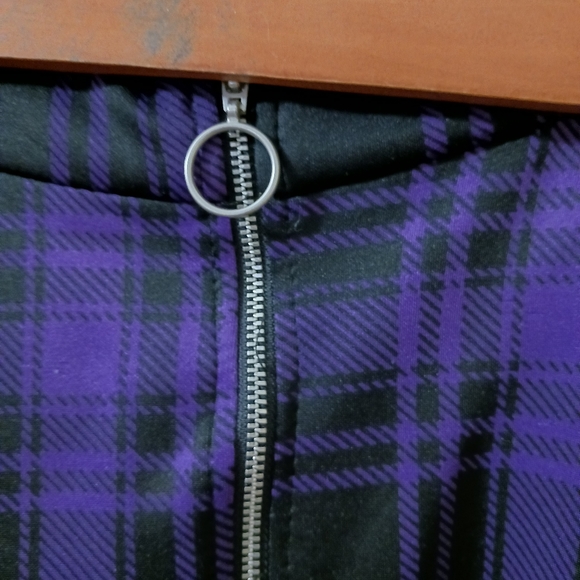 HOT TOPIC plaid purple skirt - Picture 2 of 3